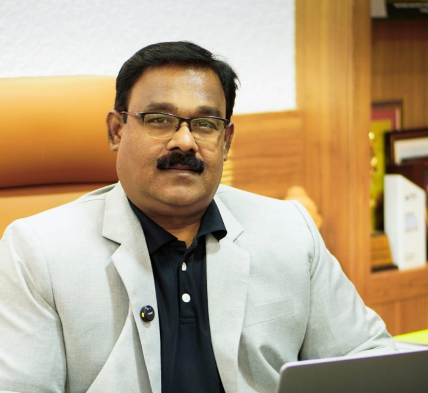 Dr. R.Manickam